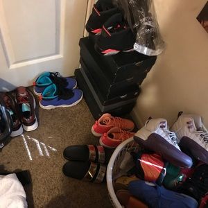 The all blue Jordan’s size 61/2 boys still 10/10